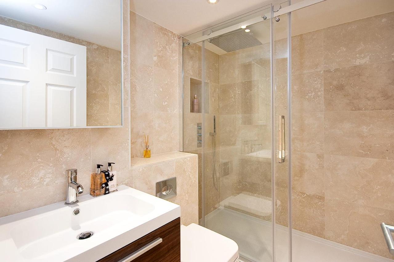 Stunning 2-Bedroom-Hosted By Sweetstay London Exterior photo